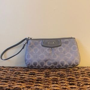 ✨Coach Wristlet✨